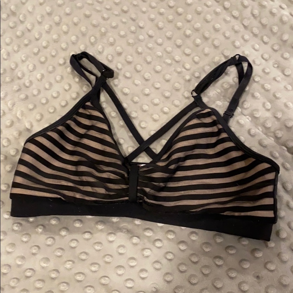 Bombshell cross chest sports bra